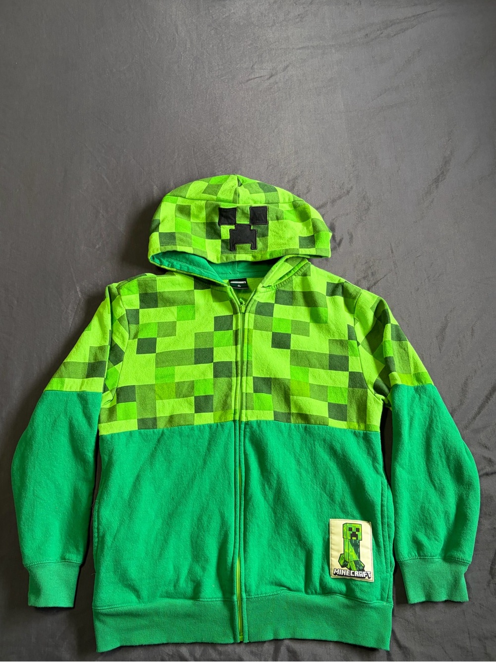 Boys Minecraft green zip up hoodie.Size XL.